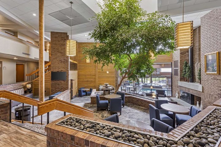 Best Western Plus Landmark Inn